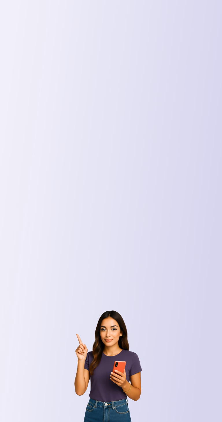 Una mujer sostiene un smartphone y señala hacia el corredor, simbolizando la aplicación rápida y cómoda para un préstamo en línea.